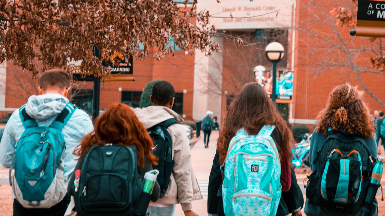 Dile adiós a las clásicas mochilas: conoce la nueva tendencia que será furor en el ciclo escolar 2025